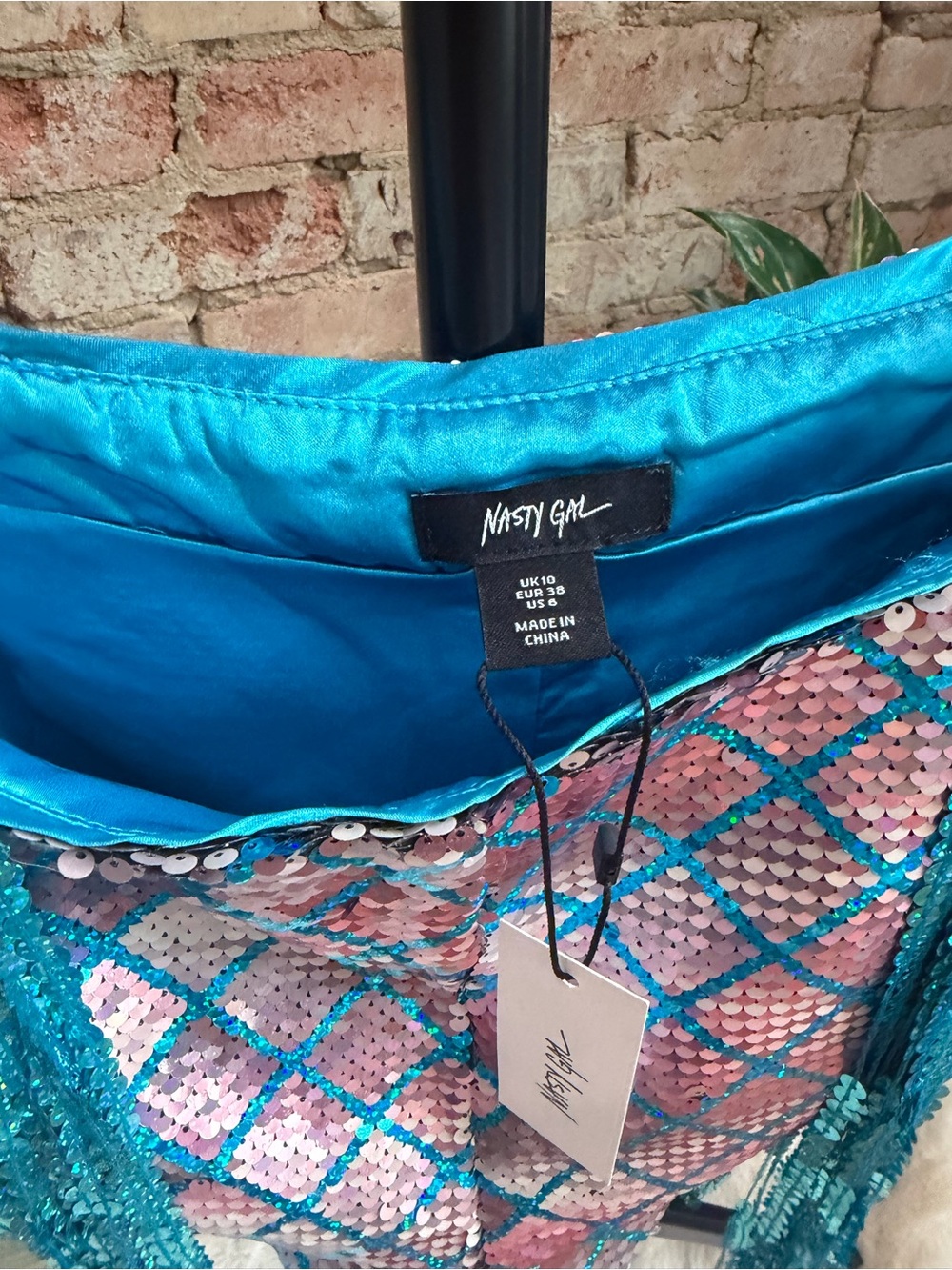NWT Nasty Gal Turquoise & Pink Sequin Fringe Festival Shorts US 6 - Picture 4 of 5